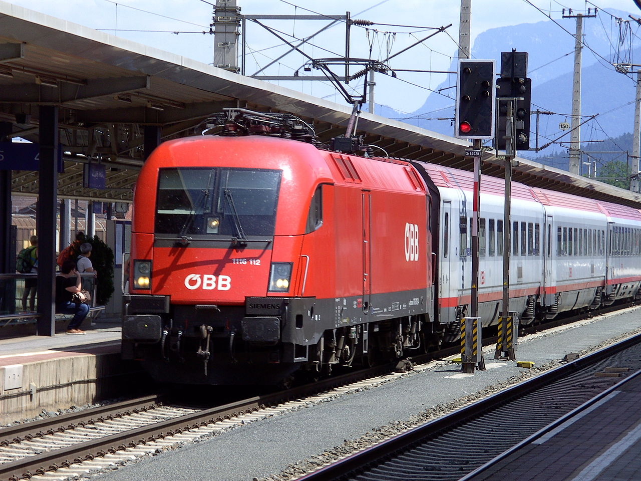 Woergl Hbf OeBB mit IC 662