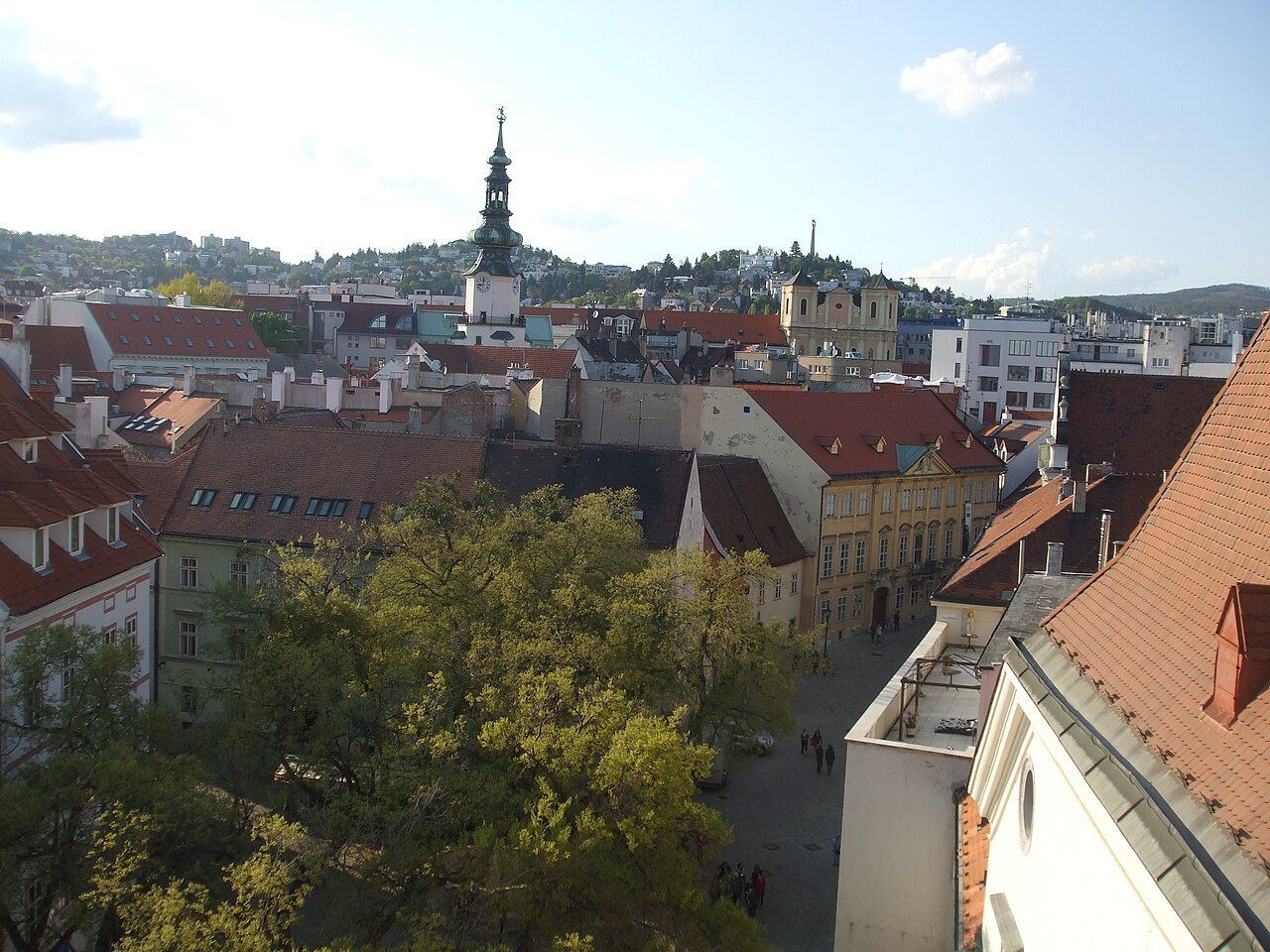 Blick über die Altstadt von Bratislava mit Michaelertor