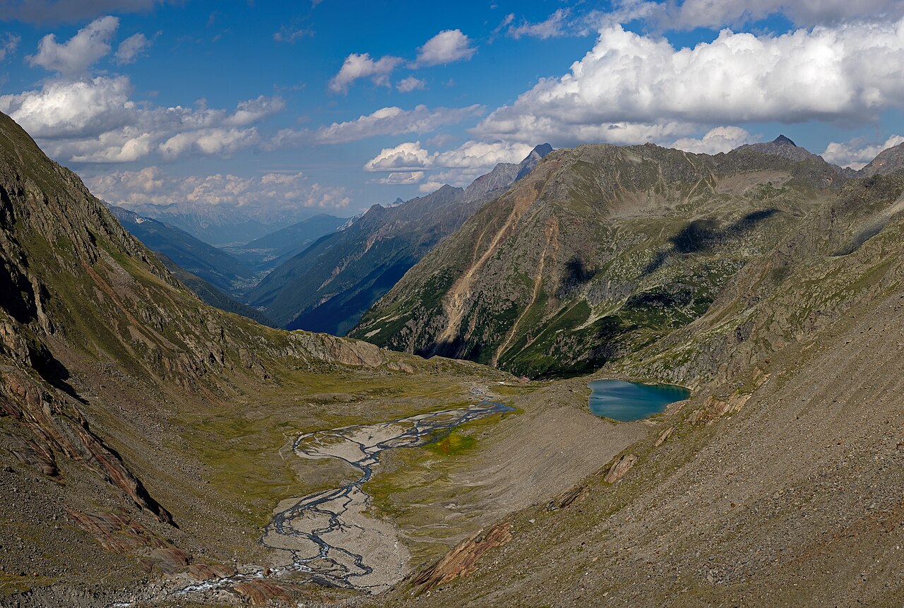 Blick ins Stubaital und zur Blauen Lacke