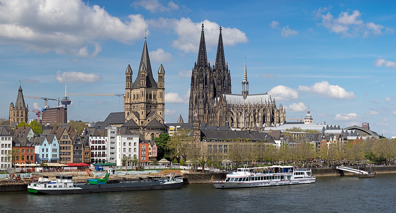 Blick von der Deutzer Brücke auf den Kölner Dom