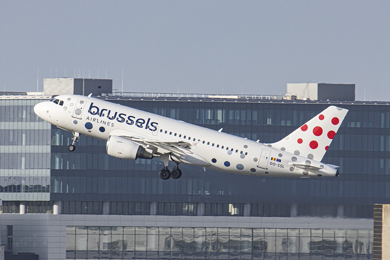 Brussels-Airlines-Flugzeug beim Start am Flughafen Brüssel