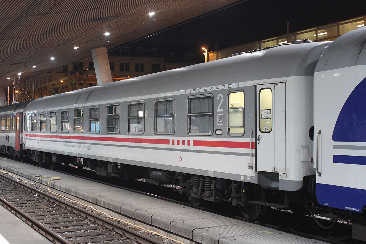 HŽPP-Liegewagen im EuroNight in Zürich HB