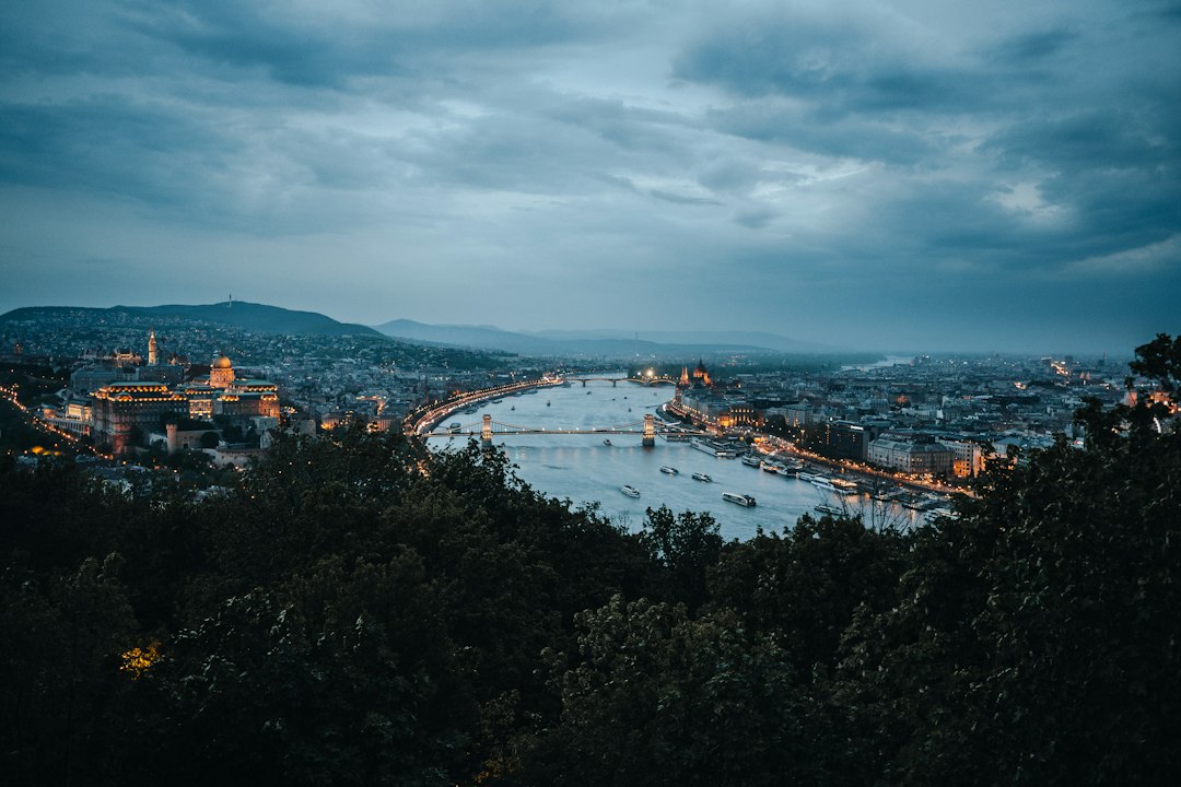 Kettenbrücke und Innenstadt von Budapest an der Donau