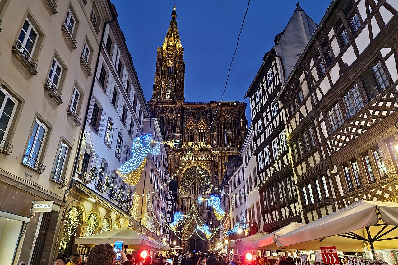 Weihnachtsdekoration in der Altstadt von Straßburg