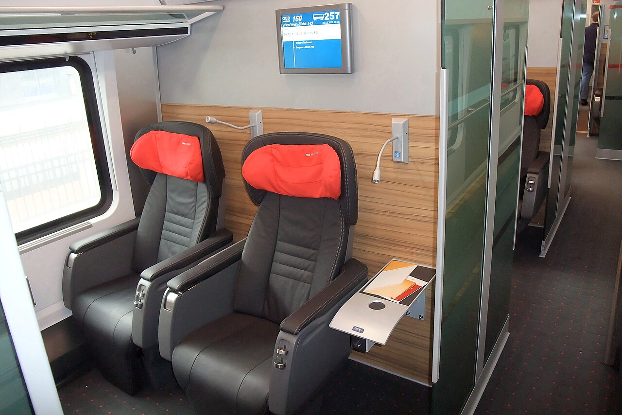 Frühere Premium Class, heute Business Class, im ÖBB Railjet der 1. Generation